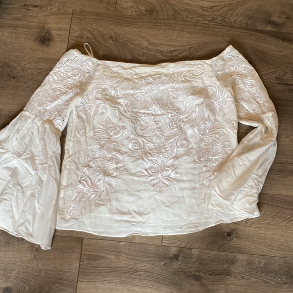 Intermix Aaron embroidered off shoulder top white lace bell sleeve Medium #U31 - Picture 3 of 9